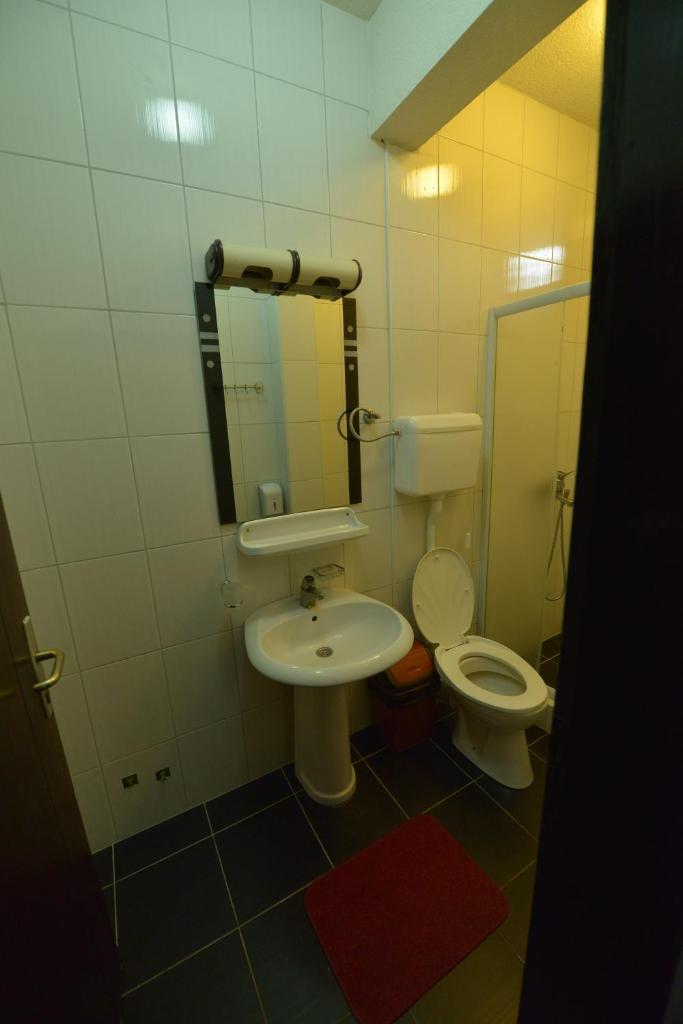 Трехместный (Трехместный номер с ванной комнатой), Duga with private parking