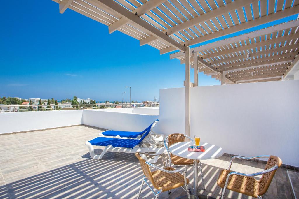 Апартаменты (Семейные апартаменты (для 2 взрослых и 2 детей)), Mon Repos Hotel