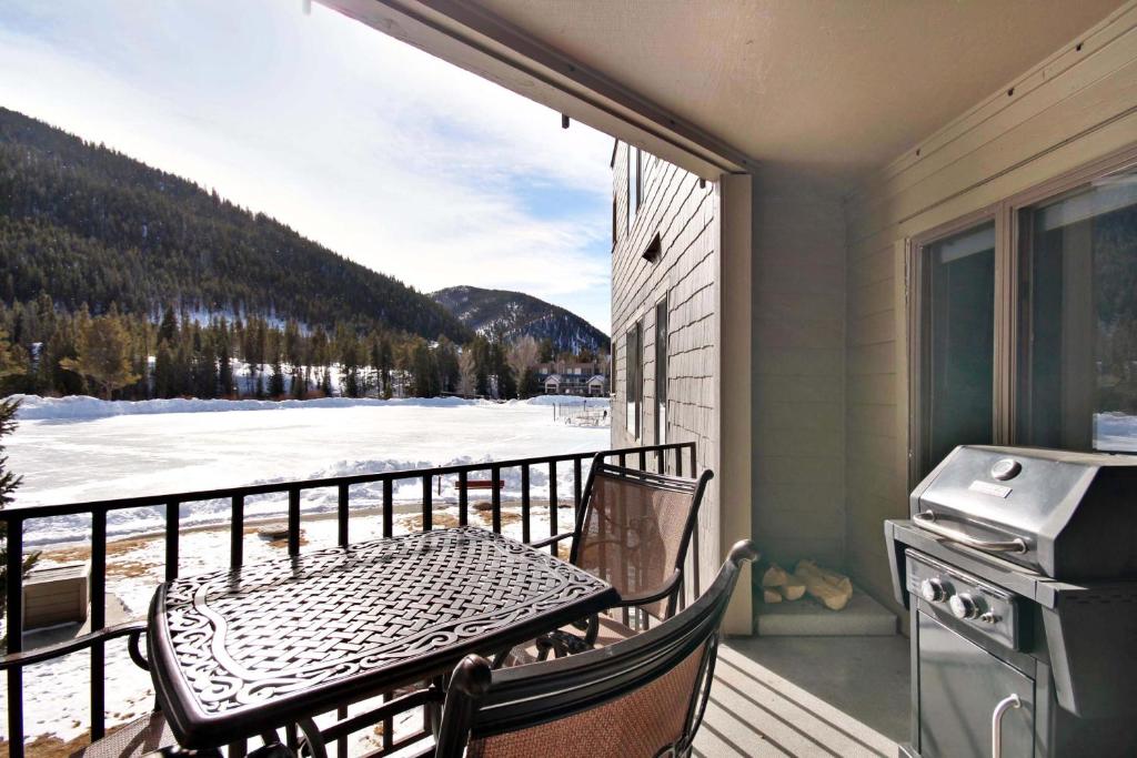 1710 the Willows Condo photo 1