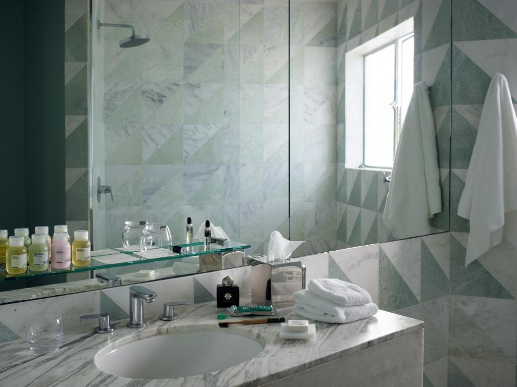 Двухместный (Classic King, Guest room, 1 King, Courtyard view), Avalon Hotel Beverly Hills, a Member of Design Hotels