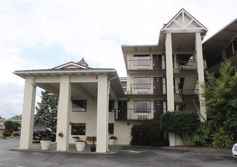Landmark Inn image