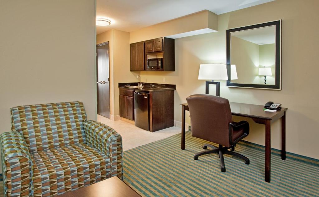 Holiday Inn Columbia East, an IHG Hotel photo 2