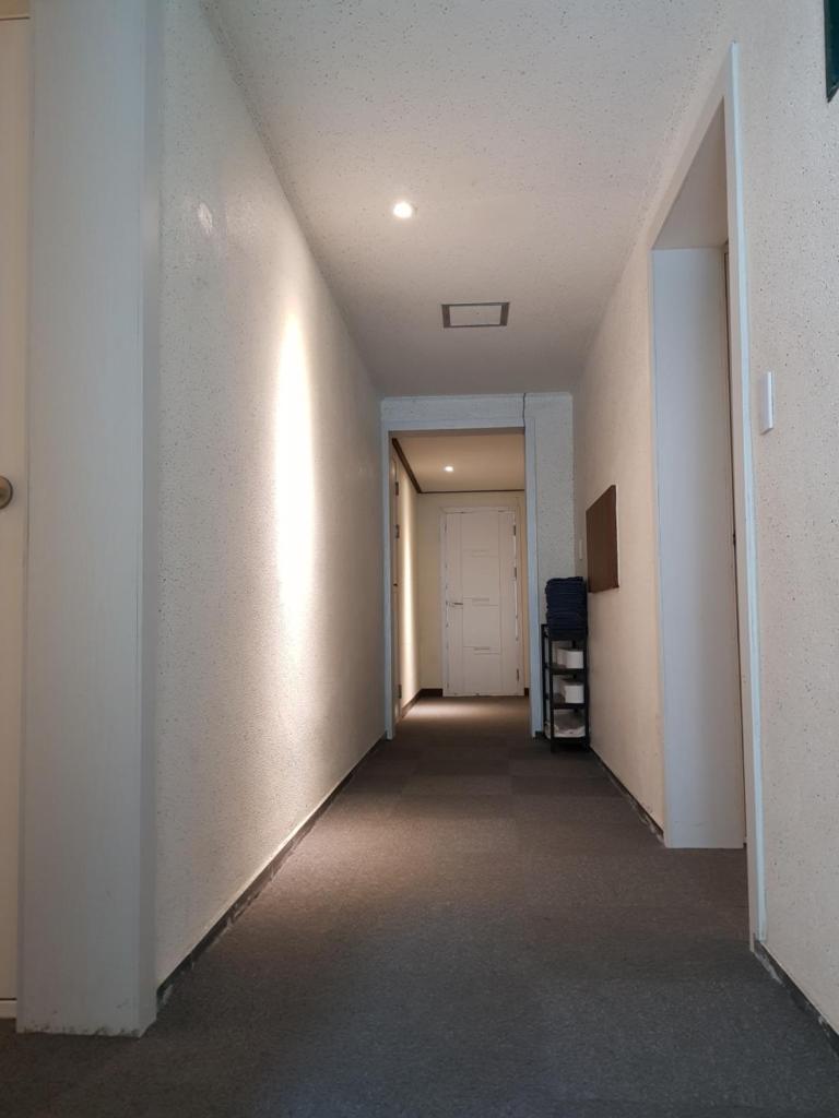 Одноместный (Одноместный номер с собственной ванной комнатой), Take 1 Guesthouse Hongdae