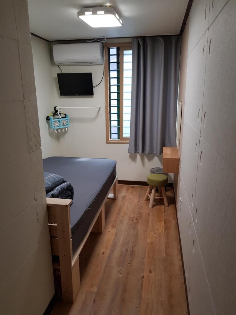 Одноместный (Одноместный номер с собственной ванной комнатой), Take 1 Guesthouse Hongdae