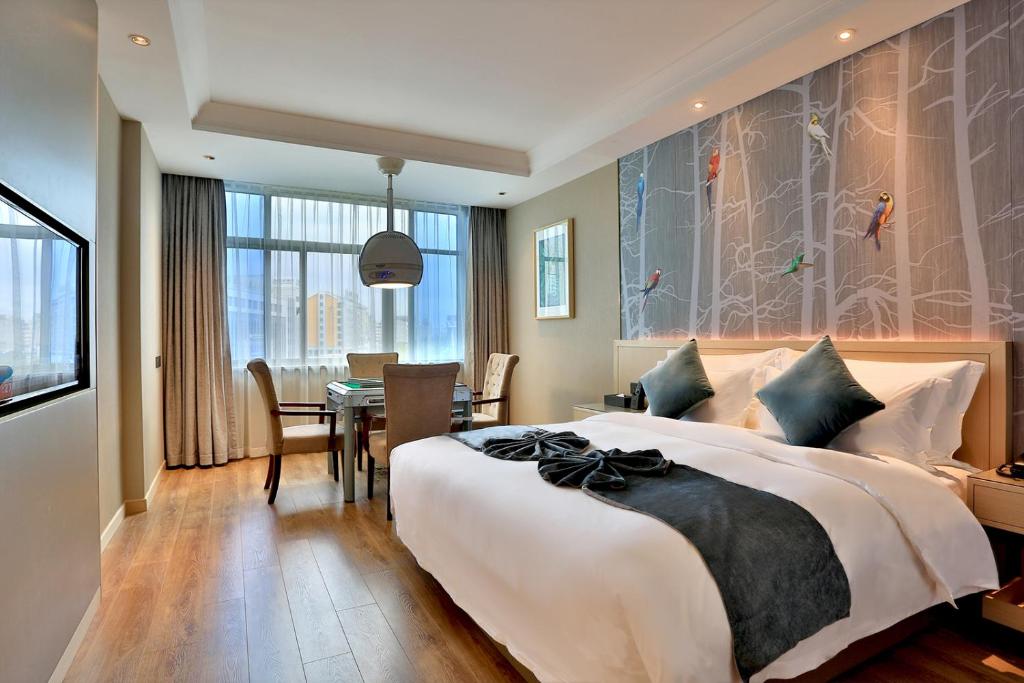 Двухместный (Улучшенный номер с кроватью размера «queen-size»), Byland Star Hotel