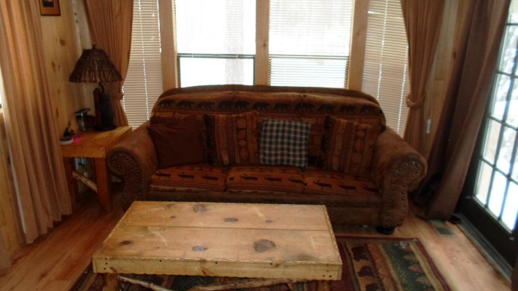 Cedar Pines Resort photo 1