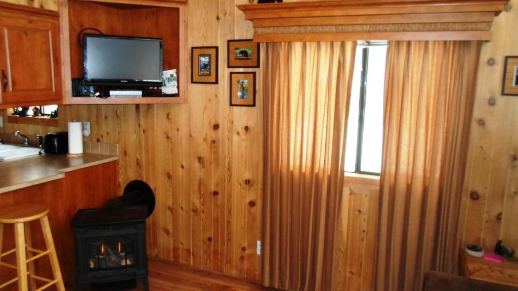 Cedar Pines Resort photo 2