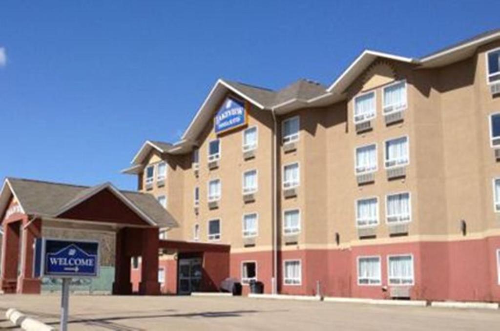 Lakeview Inns & Suites - Chetwynd photo 1