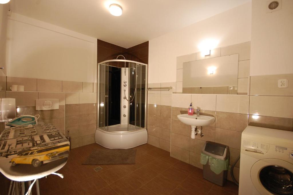 Трехместный (Трехместный номер с общей ванной комнатой), Hipnotic Hostel