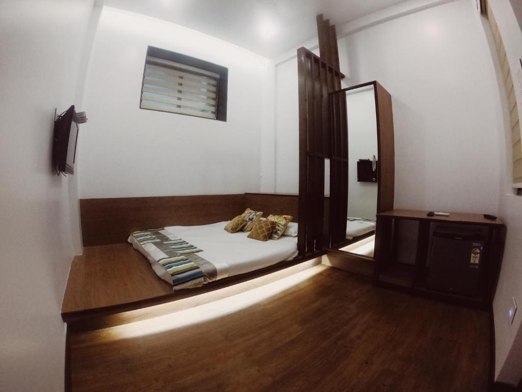 Двухместный (Superior Ac Double Room with Shared bathroom), Carlton Hotel