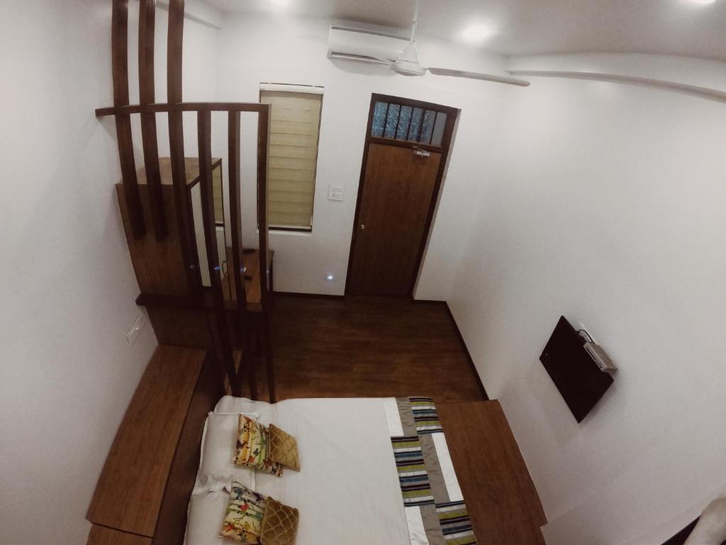 Двухместный (Superior Ac Double Room with Shared bathroom), Carlton Hotel