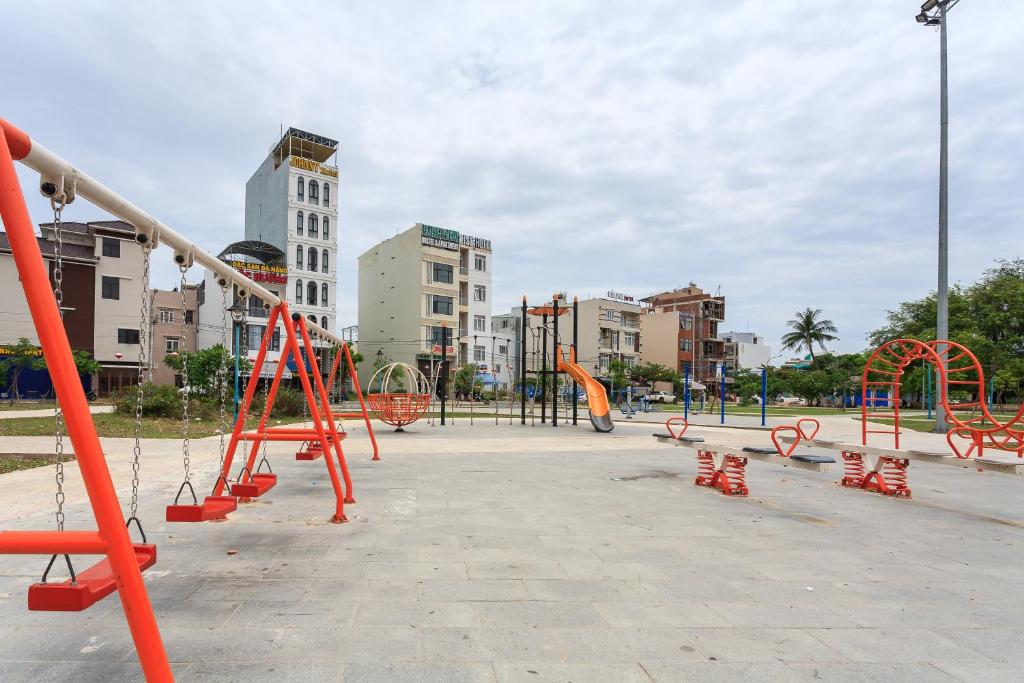 Full House 5 Bedroom Vacations - Near My Khe Beach.