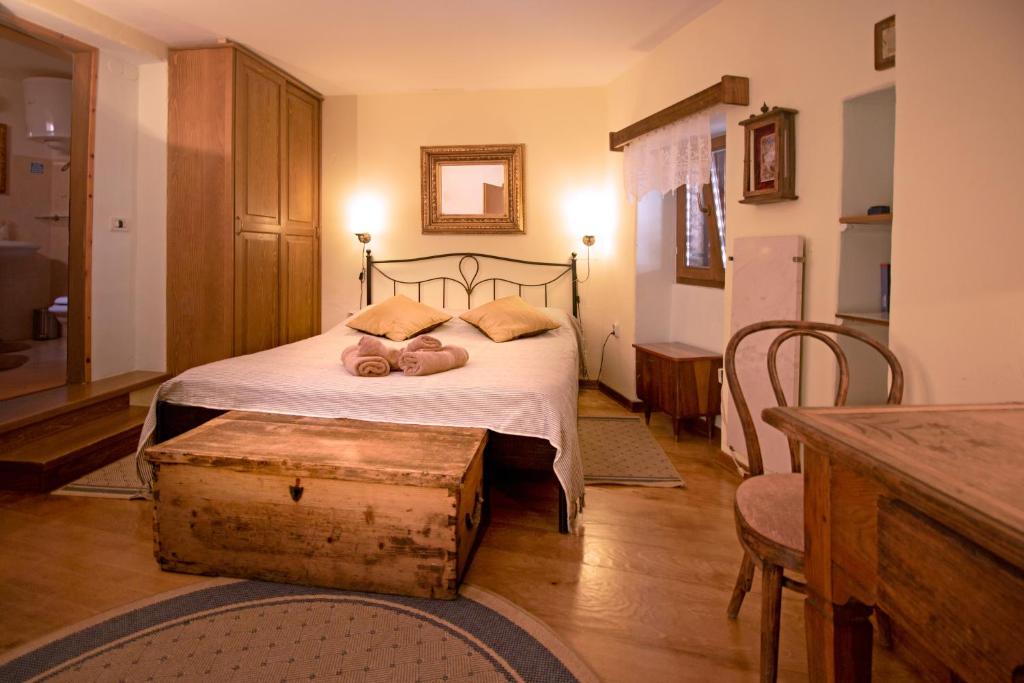 Kamene Priče rooms, music and food photo 1