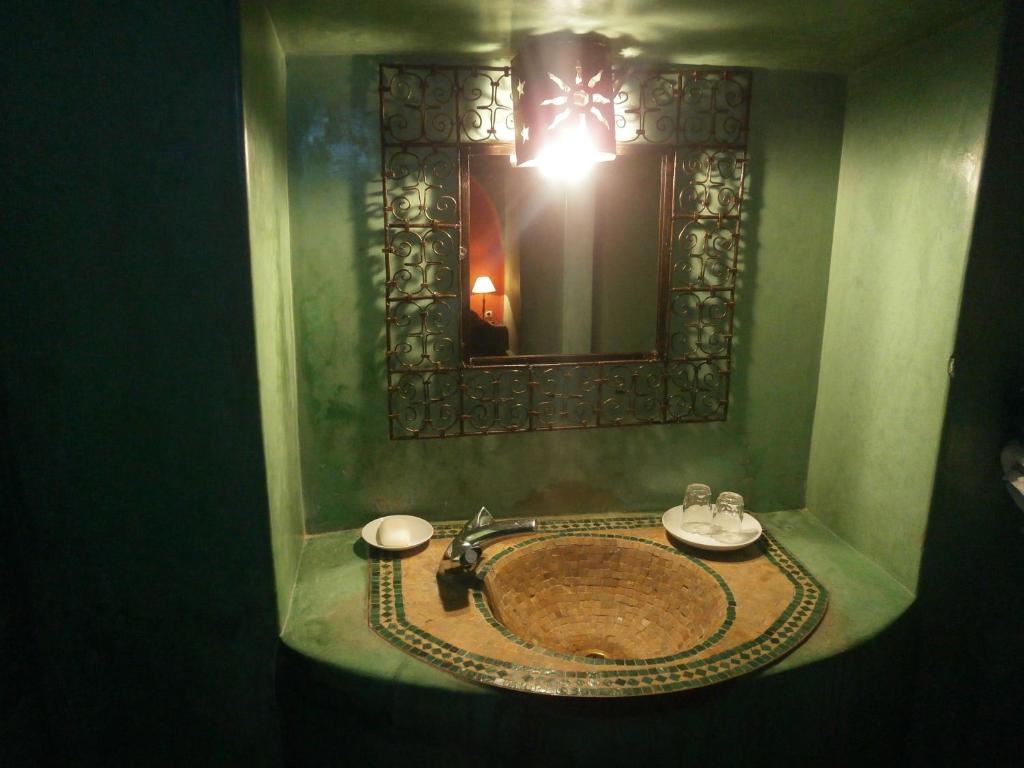 Четырехместный (Улучшенный четырехместный номер), Riad N10