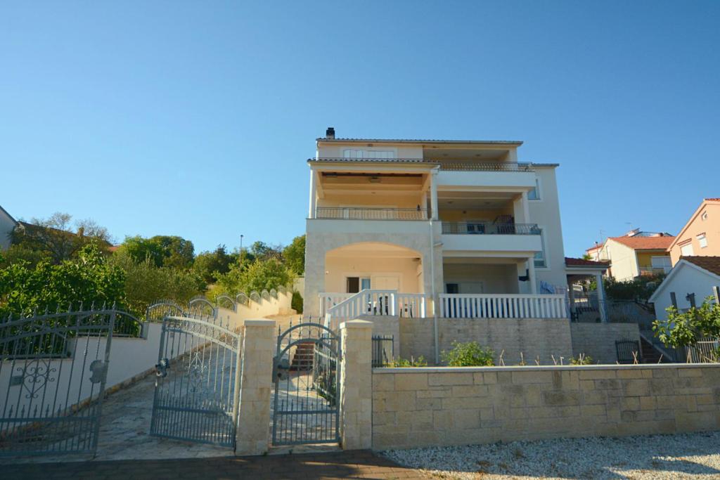 Apartment Bilice beach photo 1