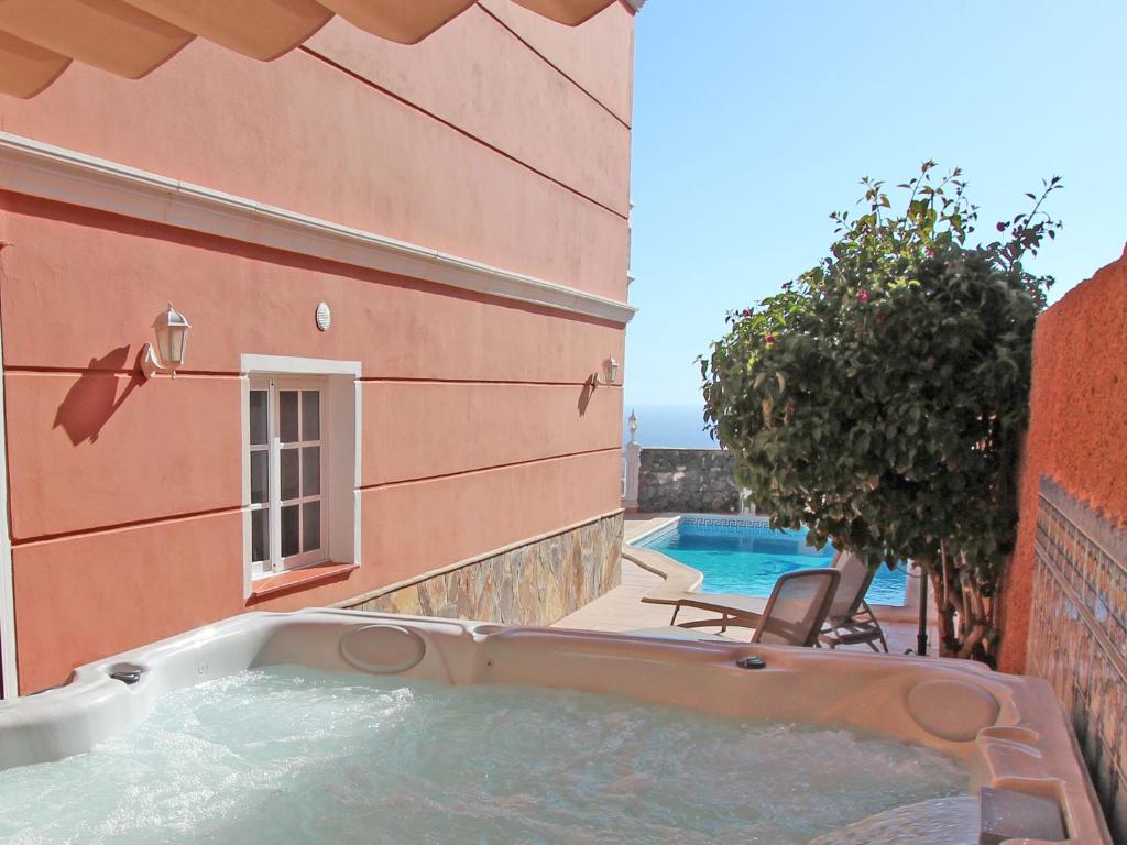 ViVaTenerife - Villa with pool, jacuzzi and sea view photo 4