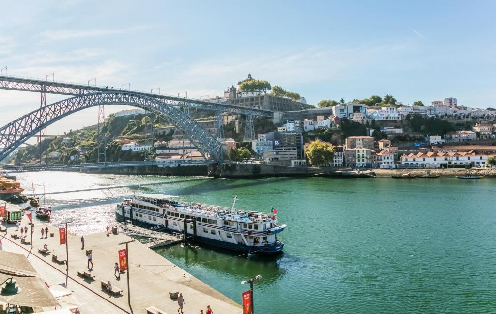 Апартаменты (Номер-студио с видом на реку - Прилегающее здание), Porto River