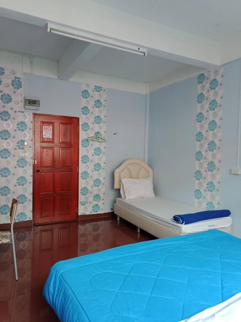 Трехместный (Трехместный номер эконом-класса), Гостевой дом Room For You