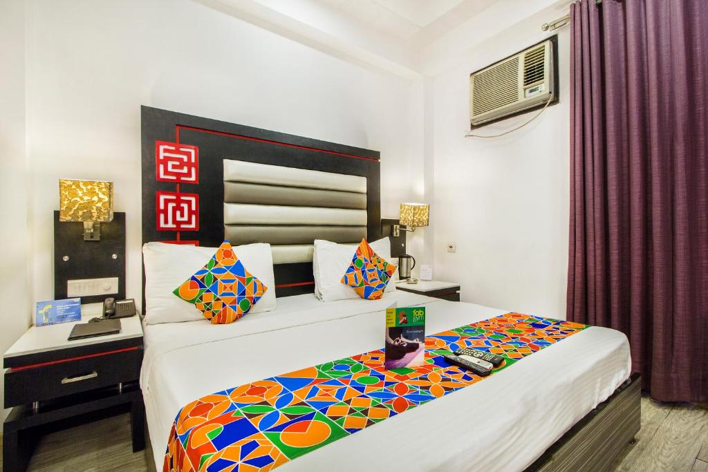 Двухместный (Двухместный номер Делюкс с 1 кроватью или 2 отдельными кроватями), FabHotel Suncourt Karol Bagh