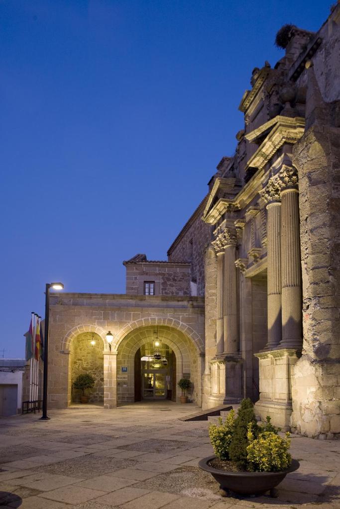 Parador de Plasencia photo 1