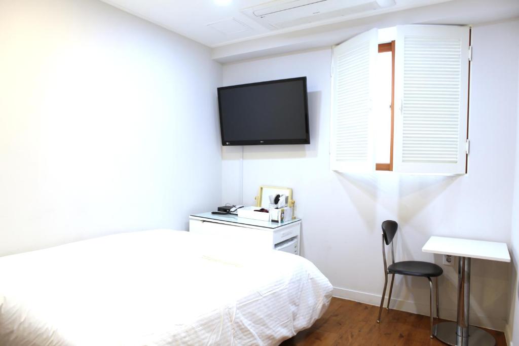 Одноместный (Небольшой одноместный номер), Charm Hotel
