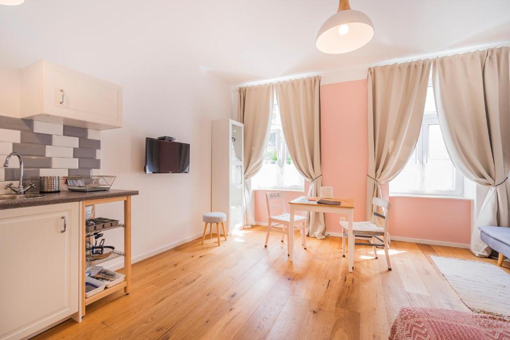 Студио (Стандартный трехместный номер-студио Т6), Vienna Vintage Apartment 2.0