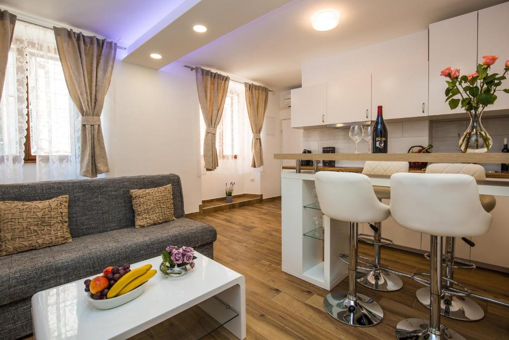 Apartment Castle photo 1