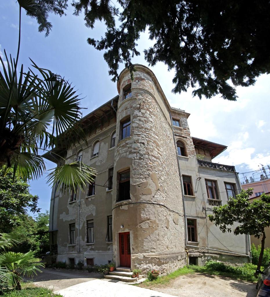 Apartment in the top center of old town photo 3