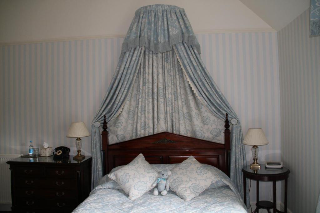 Rylstone Manor - Tap to explore photos