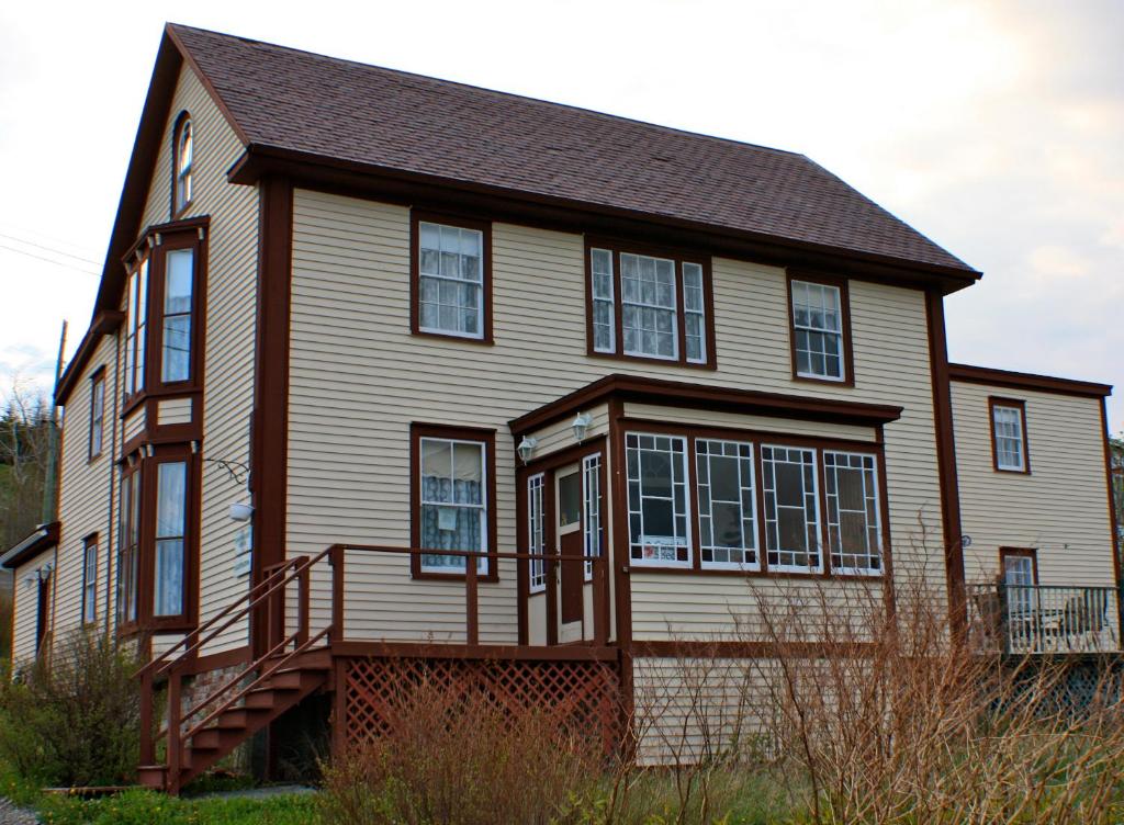 Bishop White Manor photo 1