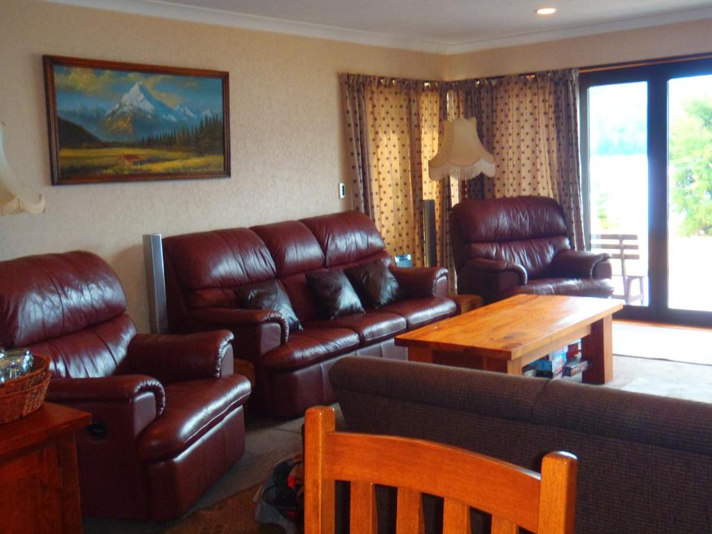 Lakefront Bellevue Lake Hawea Wanaka photo 4