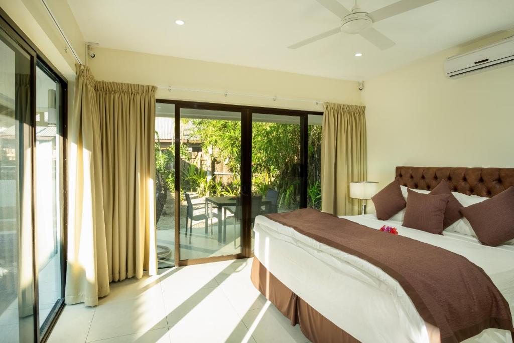 First Landing Beach Resort & Villas photo 3
