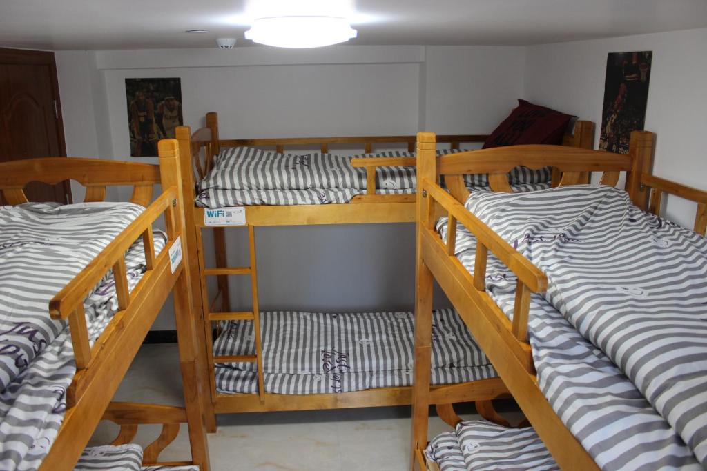 Номер (Кровать в общем 6-местном номере для мужчин и женщин), Muliang Youth Inn Changlong North Branch