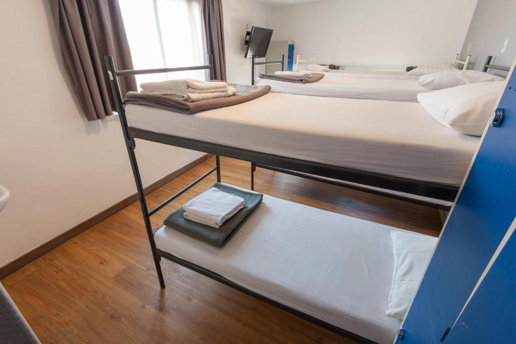 Номер (Отдельный номер с 6 кроватями и собственной ванной комнатой), Travel Hotel Amsterdam