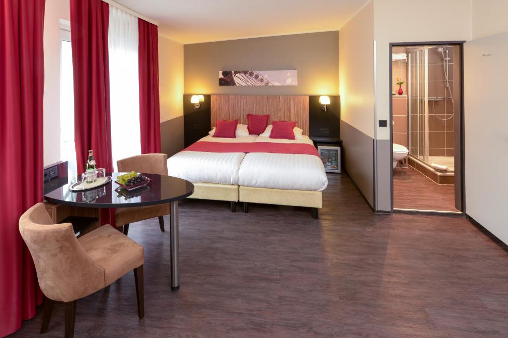 Hotel Munich City - Tap to explore photos