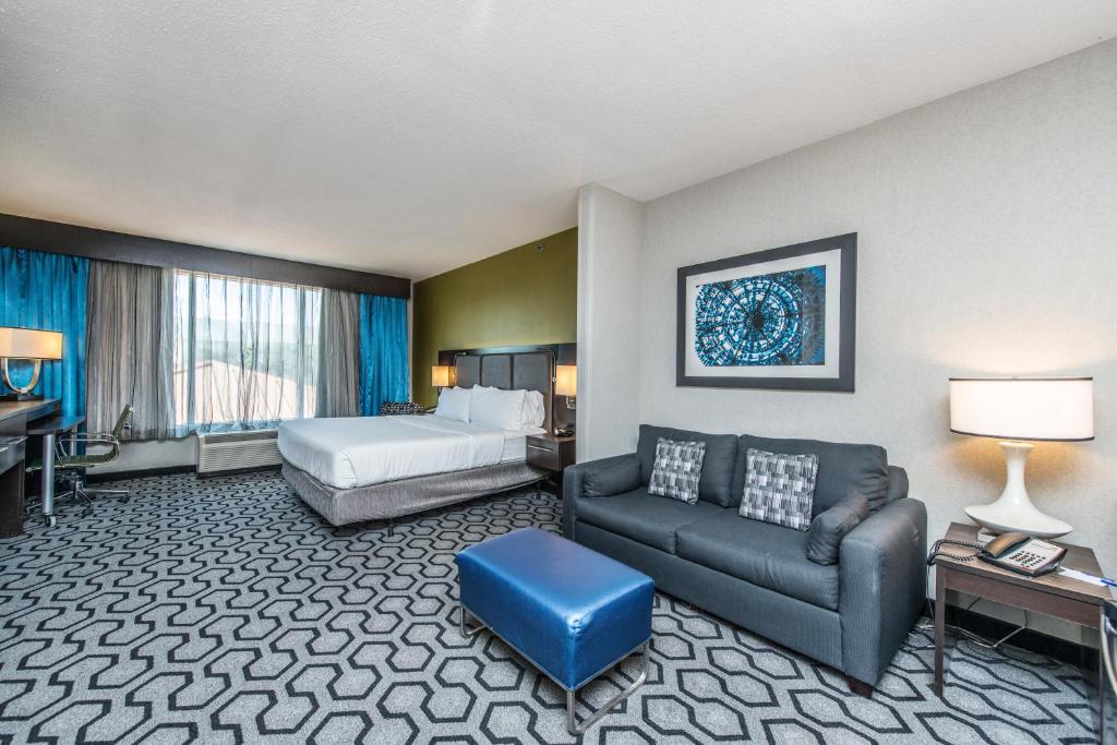 Holiday Inn Express and Suites North Charleston, an IHG Hotel photo 3