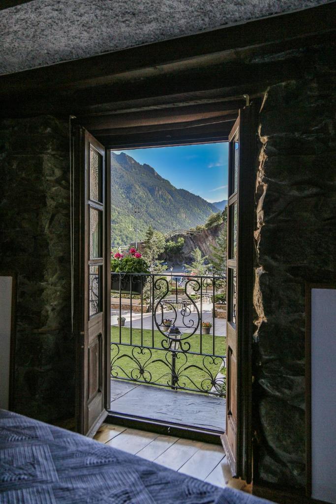 Hostal Cisco de Sans - Tap to explore photos