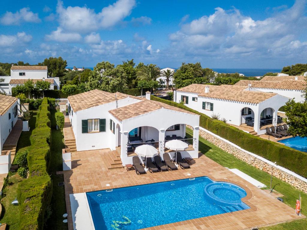 Villas Finesse By MENORCARENTALS photo 2