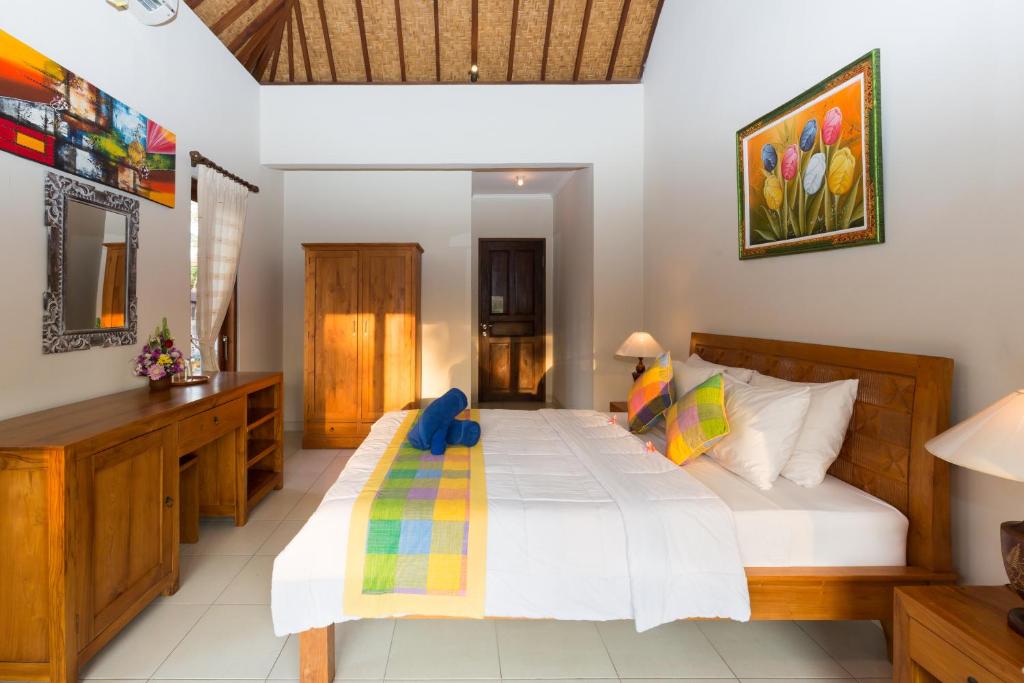 Двухместный (Двухместный номер с 1 кроватью и видом на бассейн), Wenara Bali Bungalows