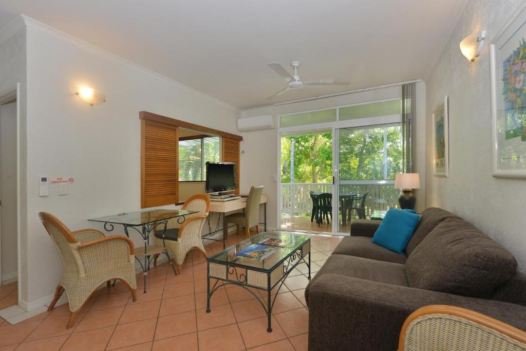 Seascape Holidays - Coral Apartments - Tap to explore photos