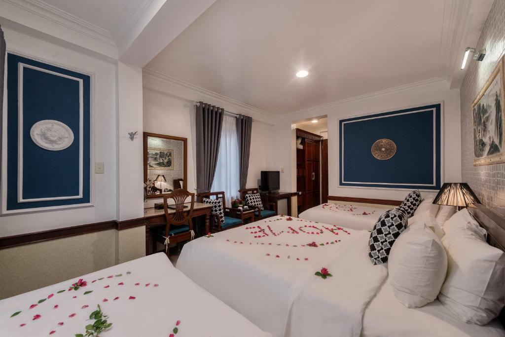 Семейный (Семейный номер с видом на город (для 3 взрослых + 1 ребенка)), Prince II Hotel