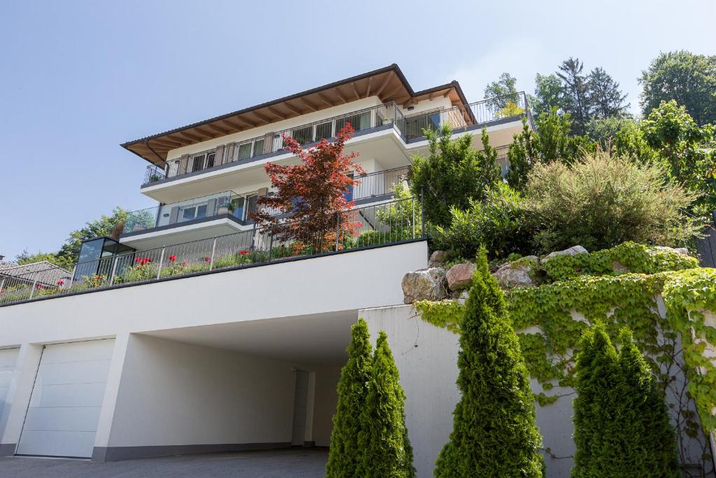 Apartments Villa Traunseeblick - Tap to explore photos