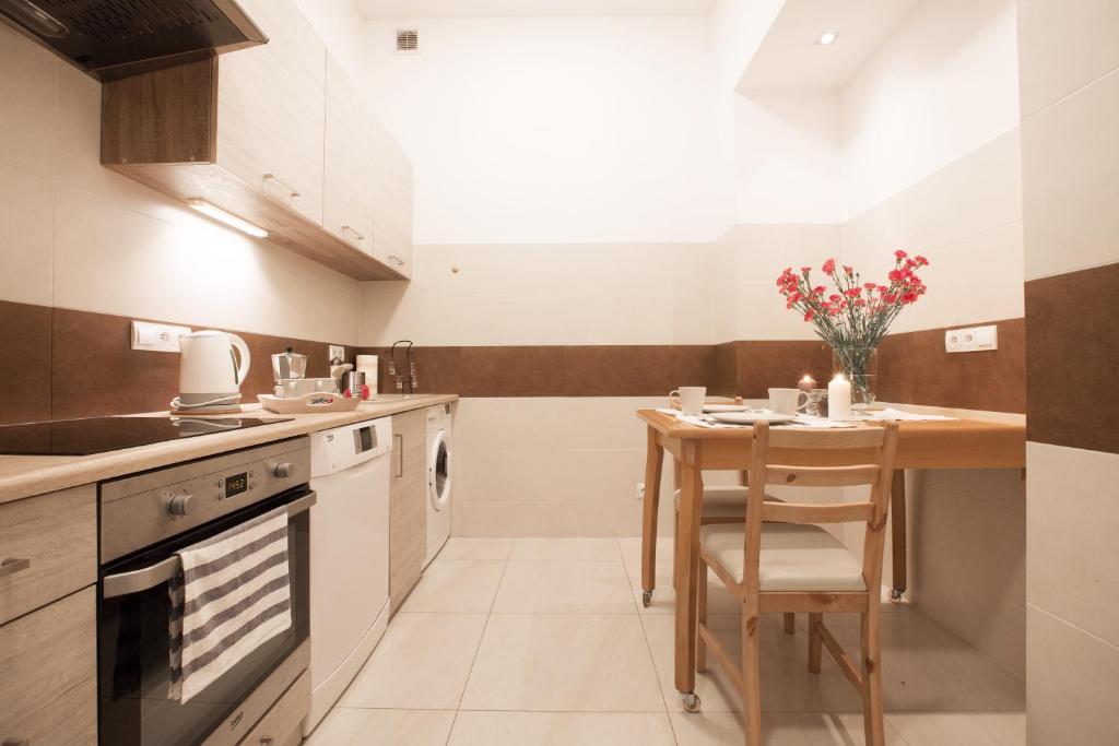 Апартаменты (Апартаменты с 2 спальнями - Staszica, 6), Galicia City by Turnau
