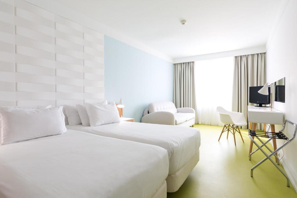 Трехместный (Двухместный номер с 1 кроватью и диваном-кроватью), Hotel Quality Inn Porto