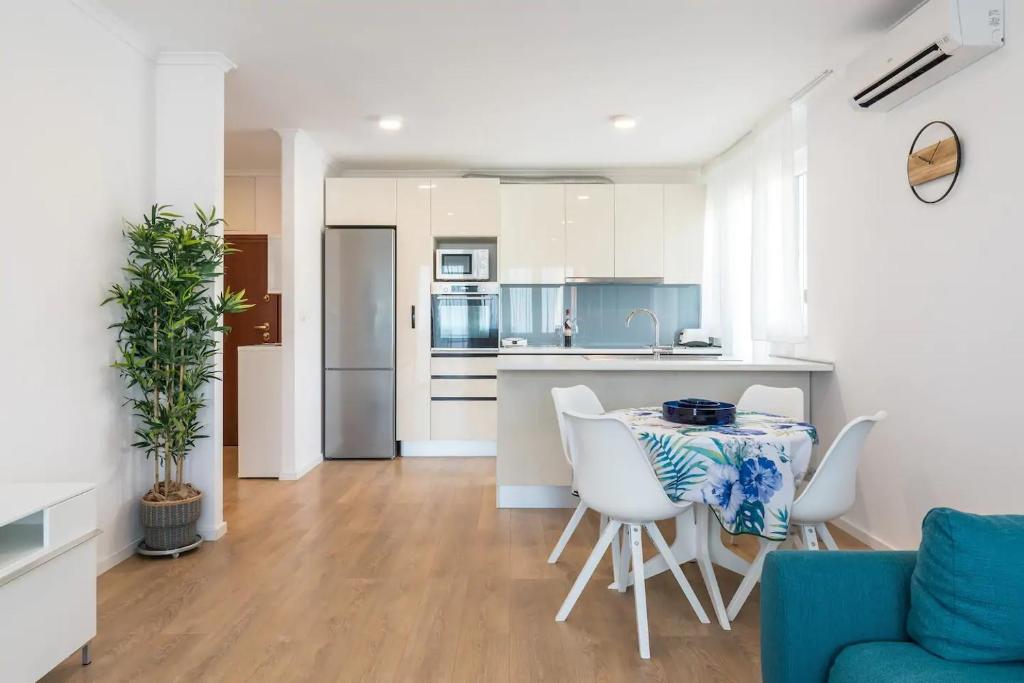 Relax & Recharge SEA VIEW Apartment photo 3