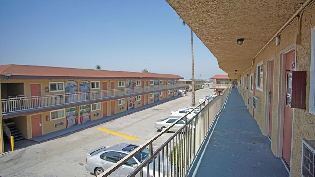 Los Angeles Inn & Suites - LAX image