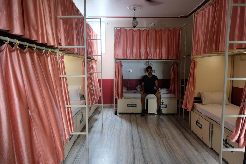 Номер (Общий десятиместный номер для мужчин и женщин), Vinayak Guest House