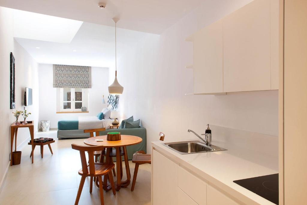 Avra Apartments Venetian Harbour - Tap to explore photos