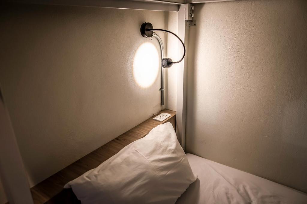 Номер (Кровать в общем 4-местном номере для мужчин и женщин), Jam Hostel Bangkok
