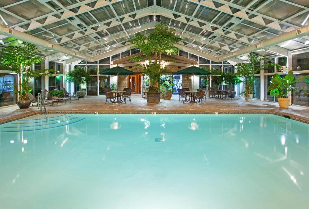 Best Western Okemos/East Lansing Hotel & Suites image